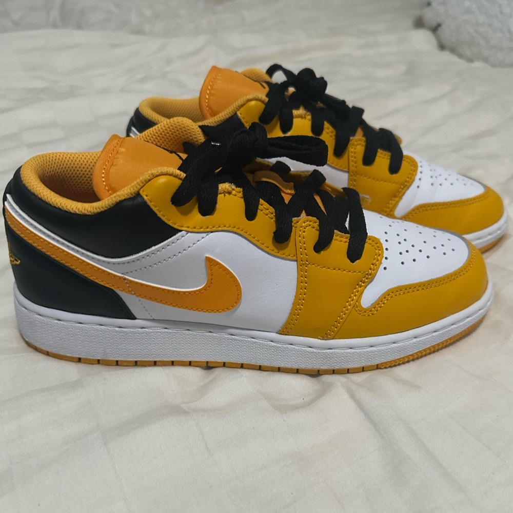 Nike Kids' White, Yellow, and Black Sneakers